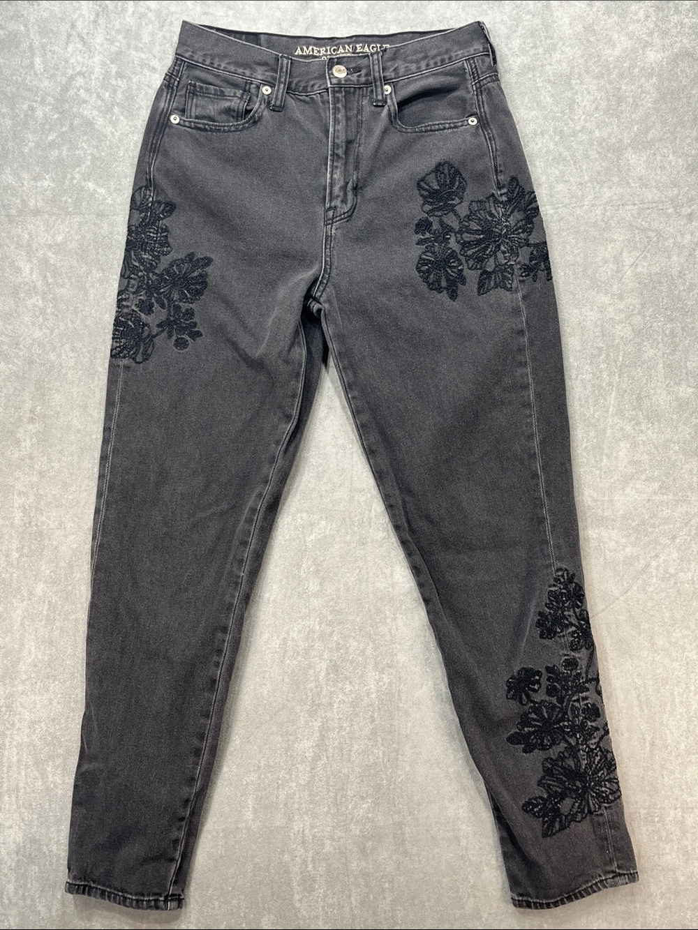 American Eagle Mom Jeans Size 2 Black Floral Embroidered High Rise